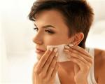 Façons de resserrer les pores de votre visage à la maison
