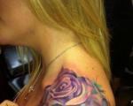 Rosen-Tattoo-Designs und Bedeutung eines Rosen-Tattoos