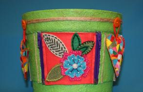 Kwitnący kaktus wykonany z filcu w doniczce do wnętrza lub na prezent Do pracy przygotuj następujące materiały