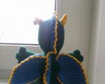 Dragon knitting needles description.  Knitted dragon toy.  Vera's work.  You will need