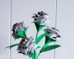 How to make a rose from origami paper Paper roses using the origami technique