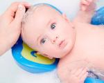 Kada geriau maudyti kūdikį ir kaip pirmą kartą maudyti naujagimį Ką maudyti naujagimį pirmą kartą