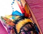 Bee tattoo - pomen in modeli za dekleta in moške Bee tattoo pomen
