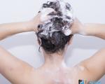 يوم الاستحمام لتجعيد الشعر: كيفية غسل الشعر الطويل بشكل صحيح قواعد غسل الشعر